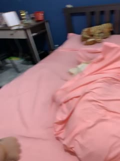 直播_胸前漂亮纹身美女！骚逼好痒求操！抓屌舔弄叫爸爸，大屁股主动骑乘位，进进出出好多水封面图