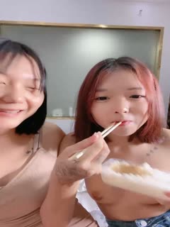 #直播_超嫩美少女带新人闺蜜一起下海！娇小身材坚挺奶子，脱光光穿黑丝封面图