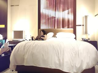 来点情趣女仆装黑丝，新视角口交舔屌，骑上来扭动小腰，呻吟娇喘非常酥麻(1)封面图