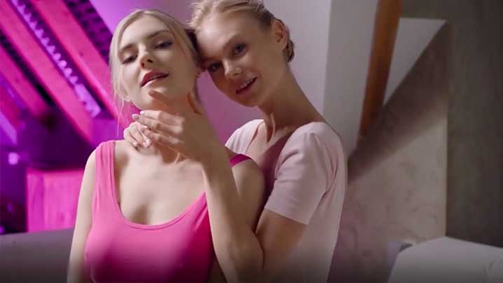 嫩模的顶级色情服务很好的福利来看看哦。封面图