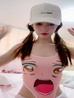 女神_！女神_！鸭舌帽美少女，脱光多毛粉穴特写封面图