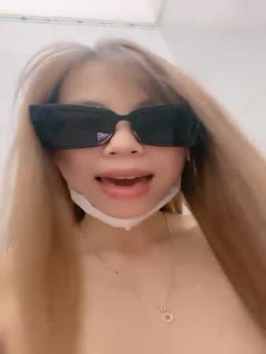 两个年轻姐妹花一起大秀直播给狼友看封面图