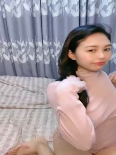 甜美酒窝极品小姐姐！一对豪乳超性感！撩起衣服露奶子封面图