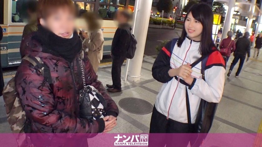 200GANA2242 マジ軟派、初撮。 1447 身長175cmの巨乳スポーツJDをGET！！真面目そうなバドミントン女子が男優のペースに乗せられてFカップ美巨乳を露出w電マで敏感な部分を弄られて発情からの挿入!プリンプリン揺れまくりな美乳と美尻は必見！！！..封面图