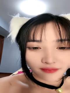 烈焰红唇漂亮小姐姐道具激情自慰开档情趣内裤，双指插入猛扣_...封面图