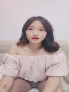 露脸跟狼友发骚互动精彩小秀，刷礼物提要求，看奶子看逼逼掰开看特写...封面图