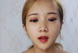 金发妹子全裸道具自慰.封面图