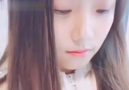 妹子打车跟司机吐槽前男友不持久，司机说他半小时，于是妹子就在车上给司机口了.封面图