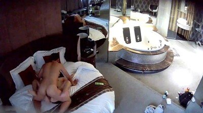 连干2炮眼镜妹叫的太骚清晰对白搞笑淫荡.封面图