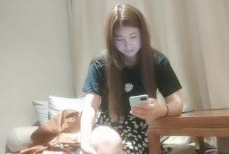 良家气息浓郁的小少妇，一把扯开内裤抠穴，白嫩听话口交卖力.封面图