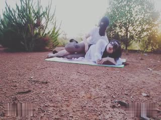 山间小林有点刺激.封面图