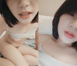 外貌白皙清纯骨子淫骚的大学美女.封面图