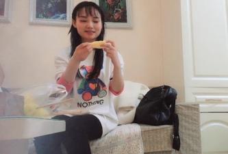 深夜约操骚熟女，伸进内裤摸穴，床上舔屌口交.封面图