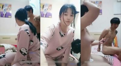 社会男爆艹02年学生妹,妹子身材丰满,硕大屁股坐上去,年龄不大,欲望却很大,墙上还挂着艺术照.封面图