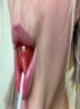 学校里的浪女孩封面图