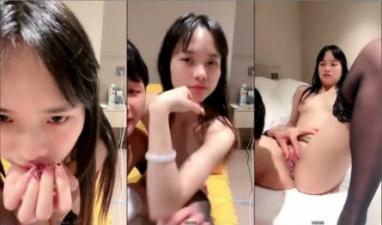 酒店里面和年轻长发女友玩穴，白虎嫩逼蝴蝶逼 舌头挑逗无套打桩机.封面图