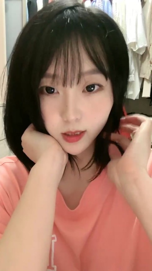 哈尔滨胖次：呦呵给哥哥比个心刷礼物啥都不看的就是好大哥白嫖的可是烂屁眼哈哈哈射到我嘴里好给你解解渴靠不要.封面图