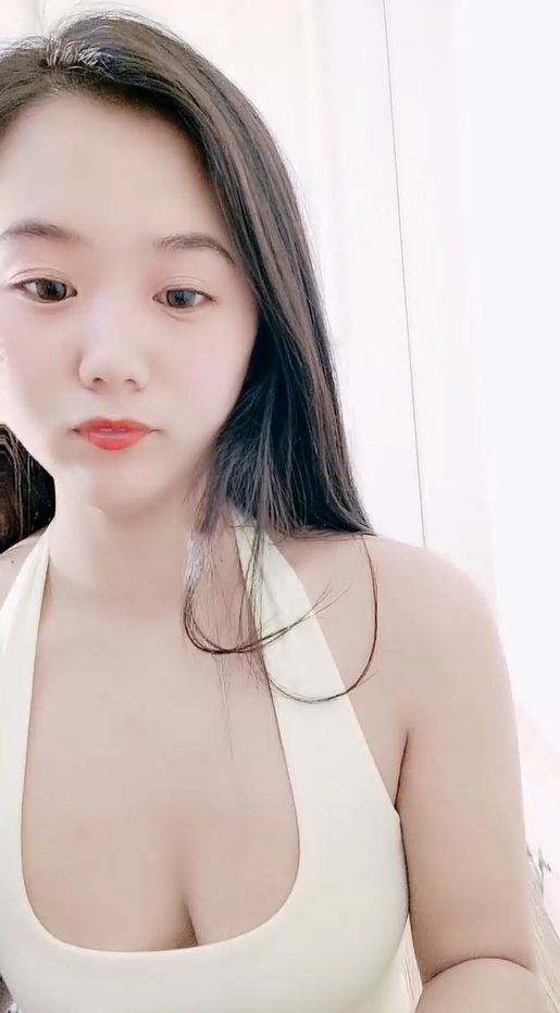 小背心丁字裤清秀新人小姐姐喜欢玩诱惑撩起衣服露奶子扭动揉搓拍打多毛骚穴掰穴特写小逼很紧致.封面图