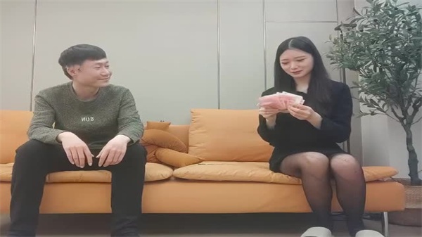 哥现在只是个传说170CM黑丝美腿封面图