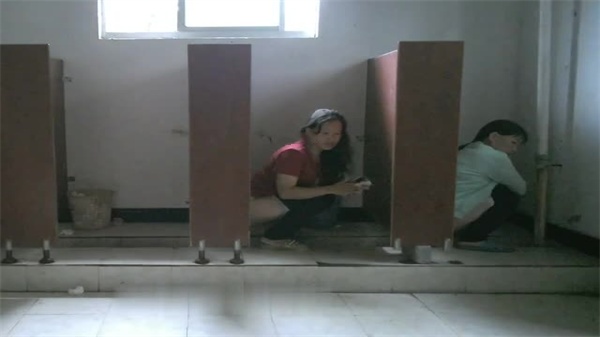 佼佼者全景厕拍1镜4位置5封面图