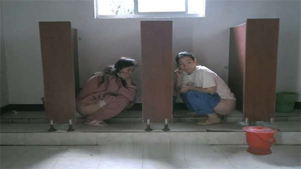 佼佼者全景厕拍1镜4位置1封面图