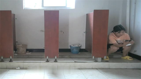 佼佼者全景厕拍1镜4位置6封面图