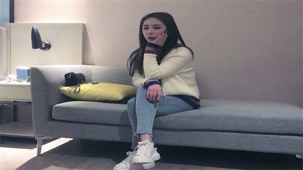 太子探花极品校花网红女神露脸巨乳白皙大奶封面图