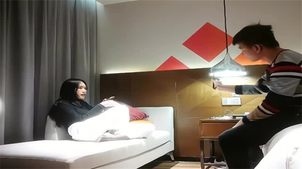 小哥约花臂纹身新人靓女啪啪封面图