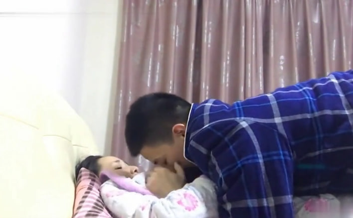 小别胜新婚的小情侣好不容易见上面当然要把握春宵啪啪啪封面图