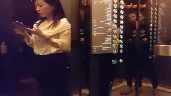 小秋探花漂亮22岁小姐姐相约酒店开房封面图