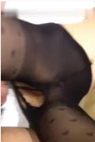 小女友很怕生摀著脸不给拍只好用棒棒好好开通她封面图