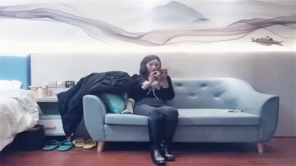 小宝寻花网红脸嫩模展示完美身材好诱惑封面图