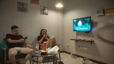 小胖哥酒店约炮刚刚离异的女同事骚的很各种姿势操都满足不了封面图