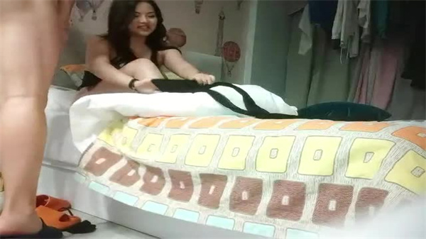 寻花丰满大奶外围骚女中场休息再干一炮封面图