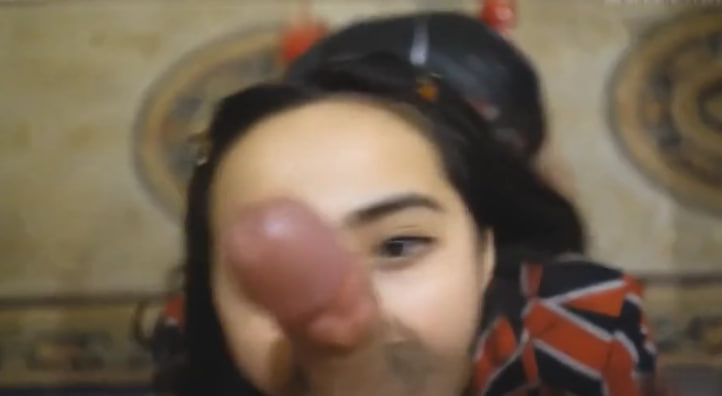 亚裔性感淫妹子超爱吃洋屌上下两个洞轮流吃封面图