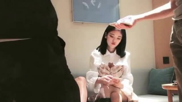 寻花偷拍-大屌魔人高价约操苗窕大奶冷酷妹子封面图