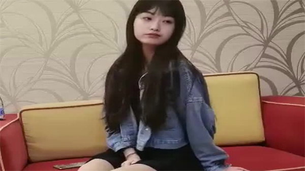 眼镜男探花约了个清纯苗条嫩妹封面图