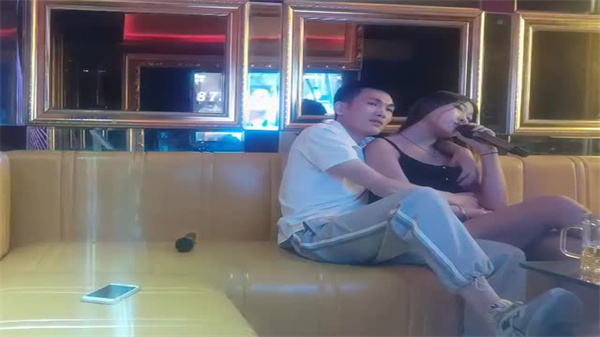 怨种探花KTV啪啪骚气美女封面图